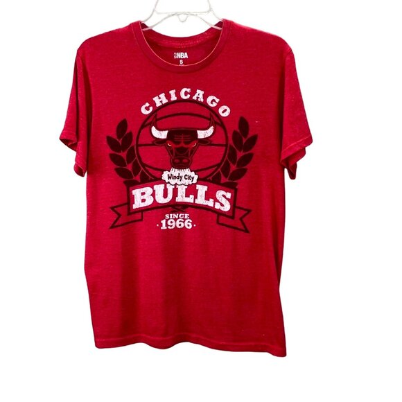 NBA Chicago Bulls T Shirt size S Men Red Crewneck Short Sleeve Windy City - Picture 1 of 4